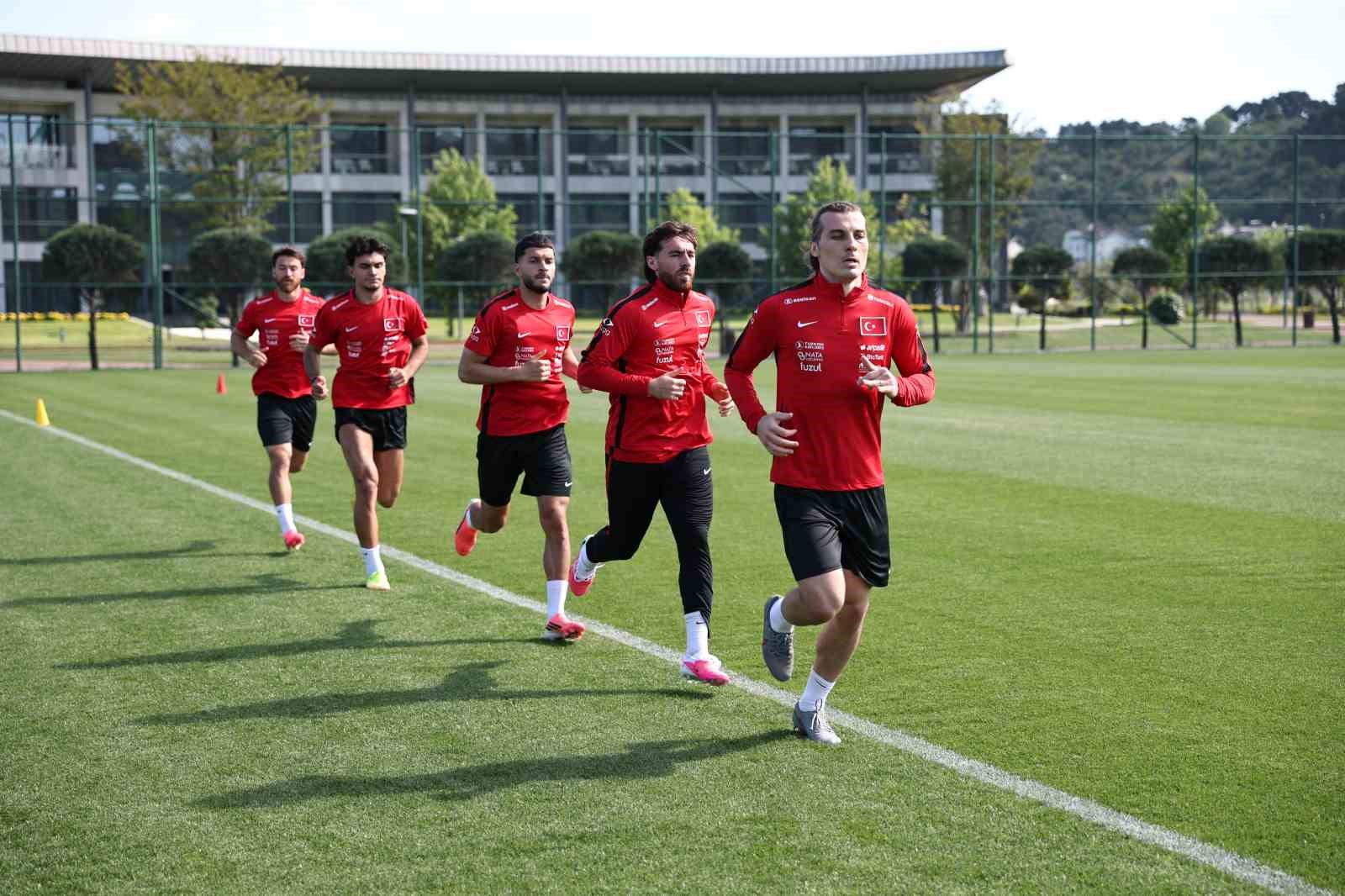 milli oyuncular testten gecti 1 X1BAS5Zr