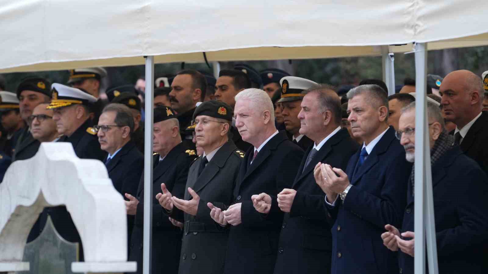 milli sair mehmet akif ersoy istiklal marsinin kabulunun 105inci yilinda kabri basinda anildi 1 UFORiNXM