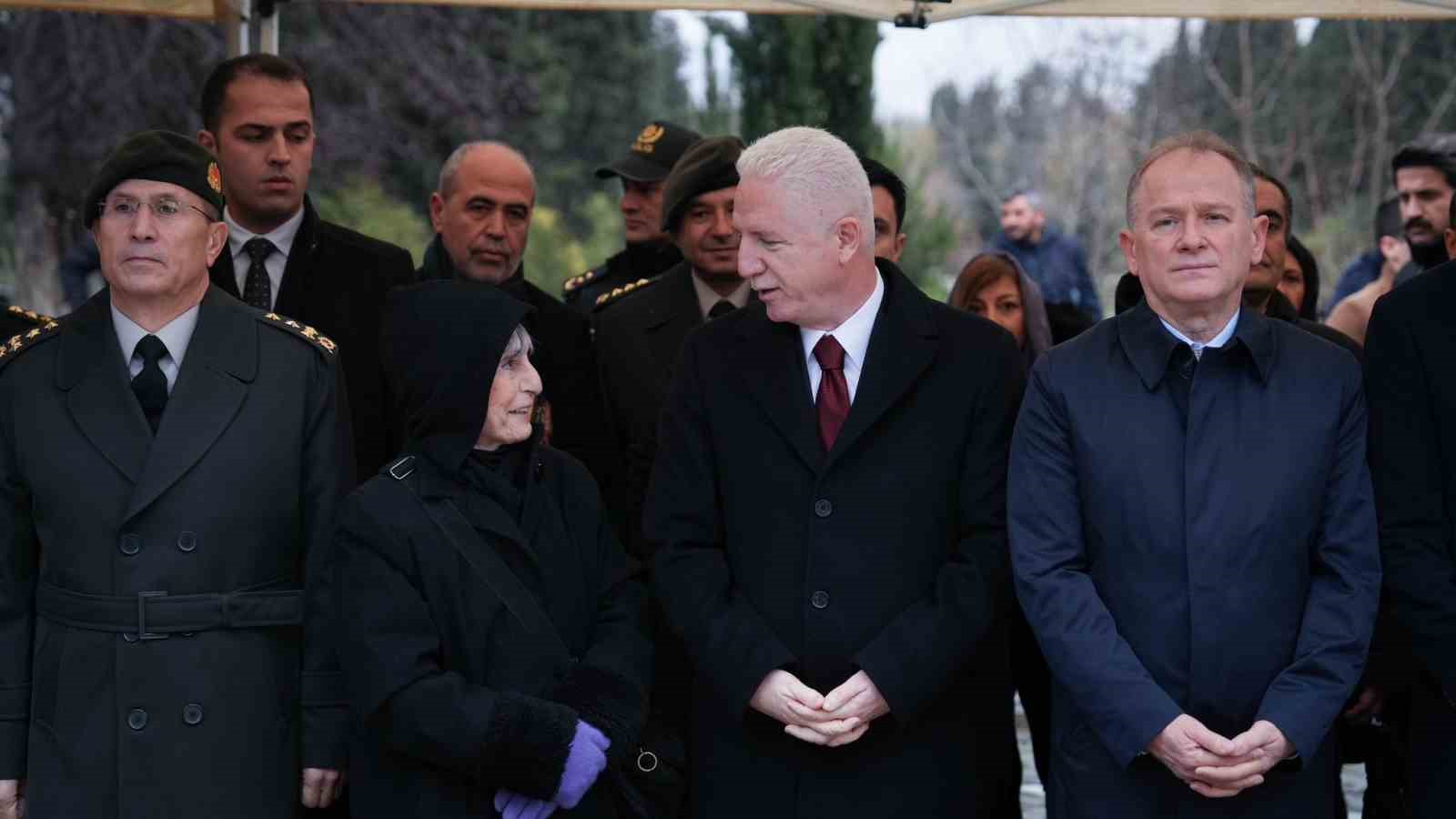 milli sair mehmet akif ersoy mezari basinda anildi 1 InA3YY4A
