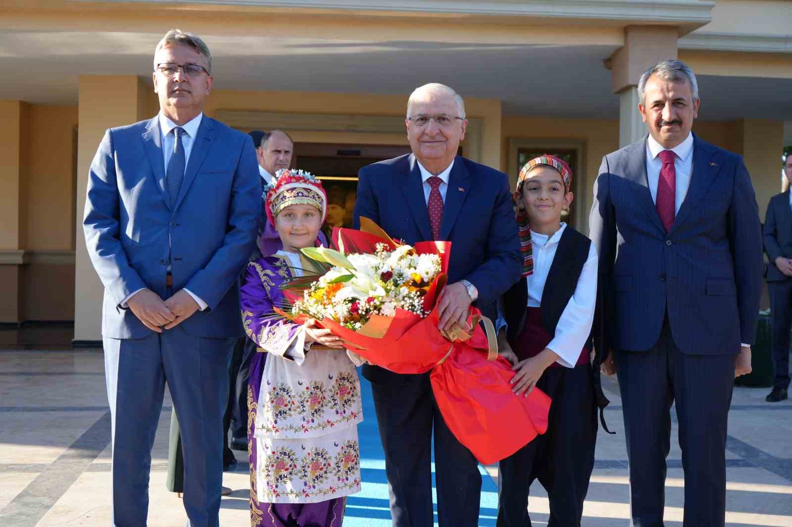 milli savunma bakani guler edirnede 0 AaJuaSkd