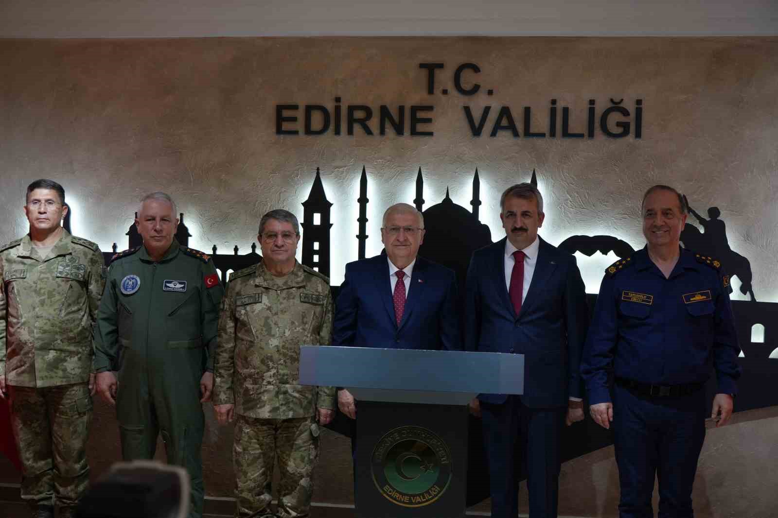 milli savunma bakani guler edirnede 1 lK1CX3Vb