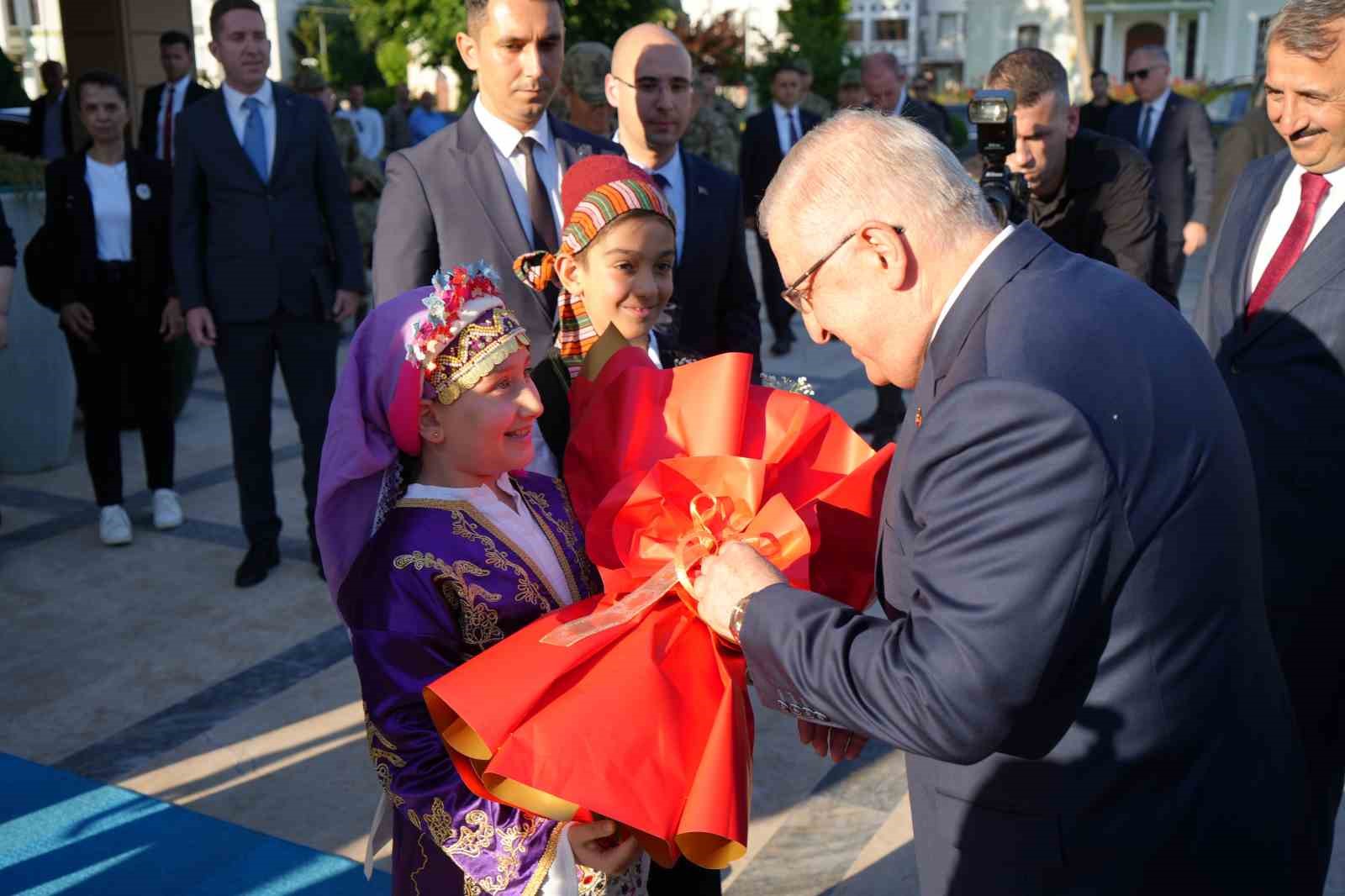 milli savunma bakani guler edirnede 2 3LN34M4V