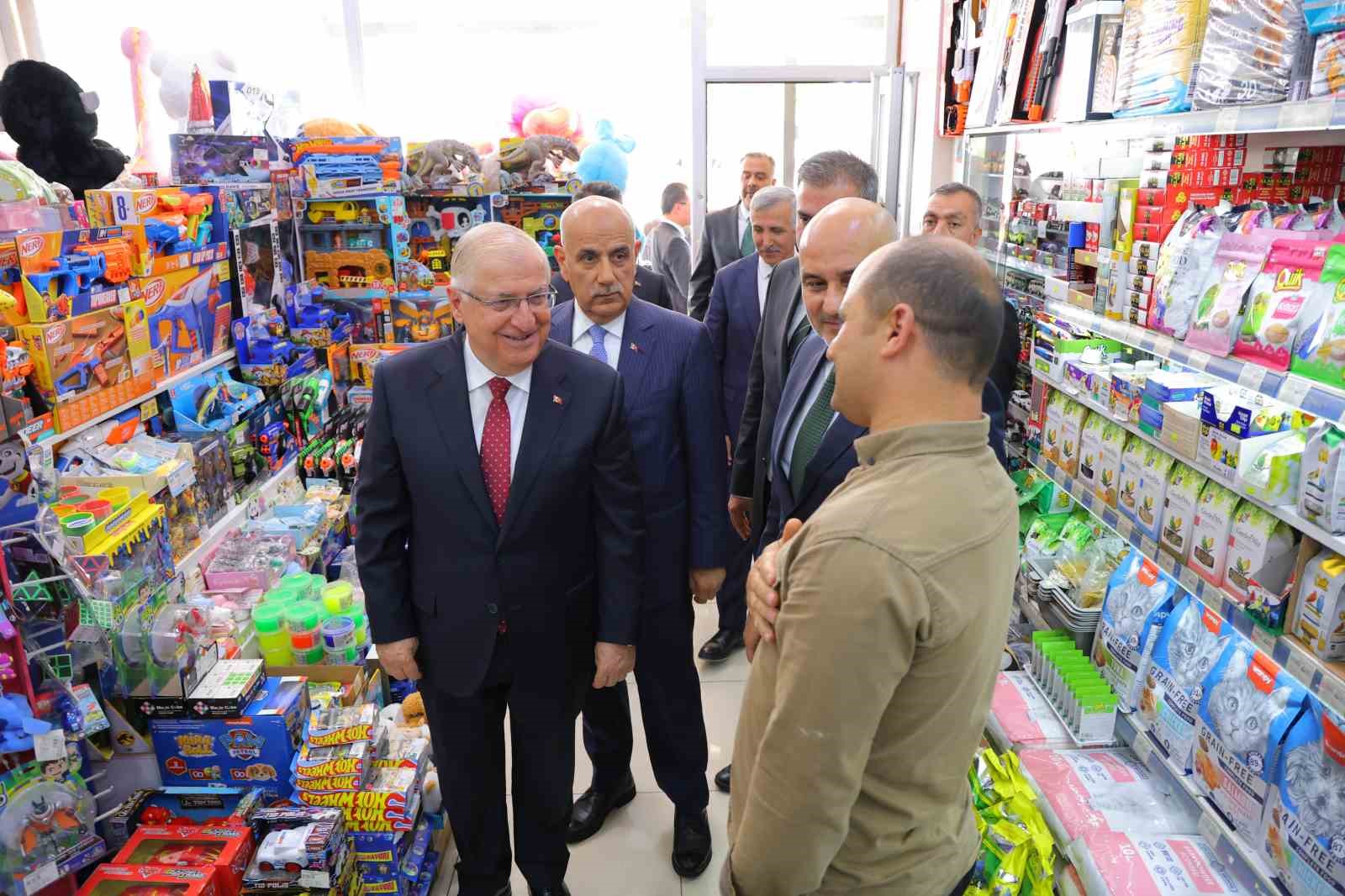 Milli Savunma Bakanı Güler Kahramanmaraş’ta 7 milli savunma bakani guler kahramanmarasta 3