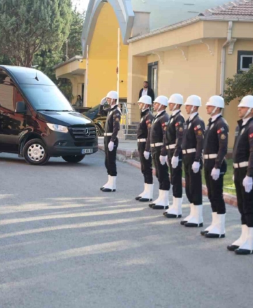 milli-savunma-bakani-guler-konyada-FZ8DK47H.jpg