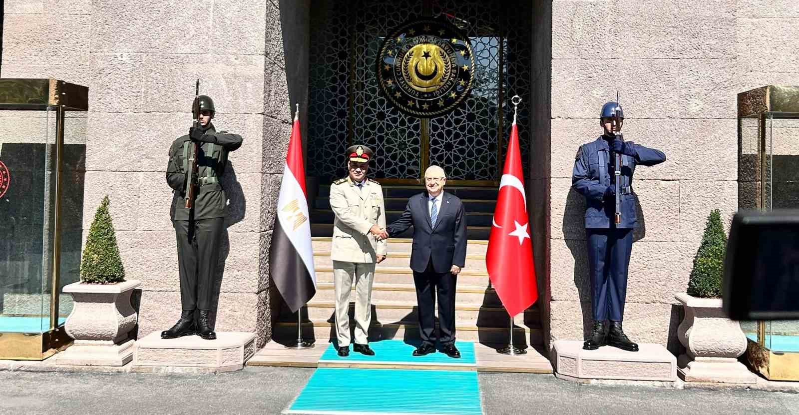 Milli Savunma Bakanı Güler, Mısır Silahlı Kuvvetler Başkomutanı Zaher ile görüştü 4 milli savunma bakani guler misir silahli kuvvetler baskomutani zaher ile gorustu 0 dvkpHc3n