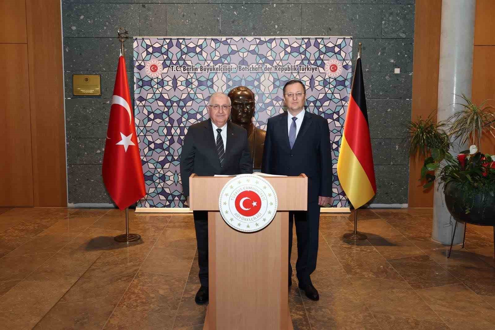 milli savunma bakani guler turkiyenin berlin buyukelciligini ziyaret etti 2