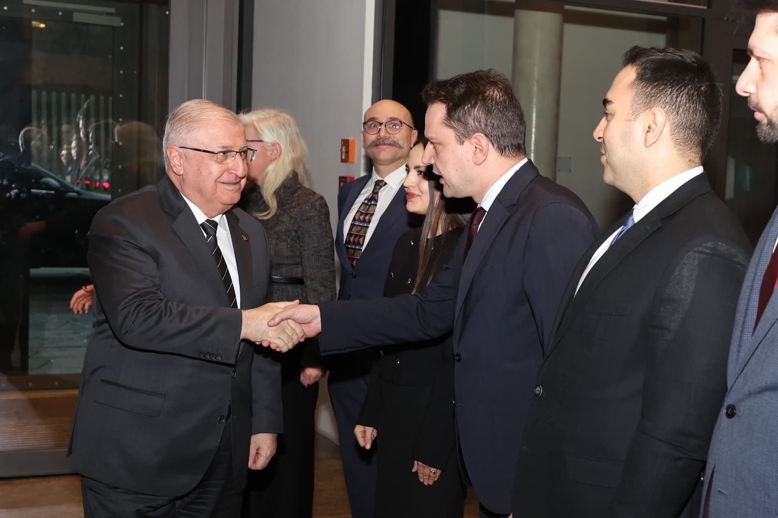 milli savunma bakani guler turkiyenin berlin buyukelciligini ziyaret etti 3 vQUfjQ6v