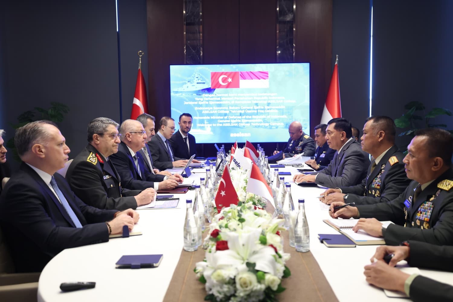 Milli Savunma Bakanı Güler ve Endonezyalı mevkidaşı Sjamsoeddin ile ASELSAN’a ziyaret 5 milli savunma bakani guler ve endonezyali mevkidasi sjamsoeddin ile aselsana ziyaret 1 ZNy8qPgp