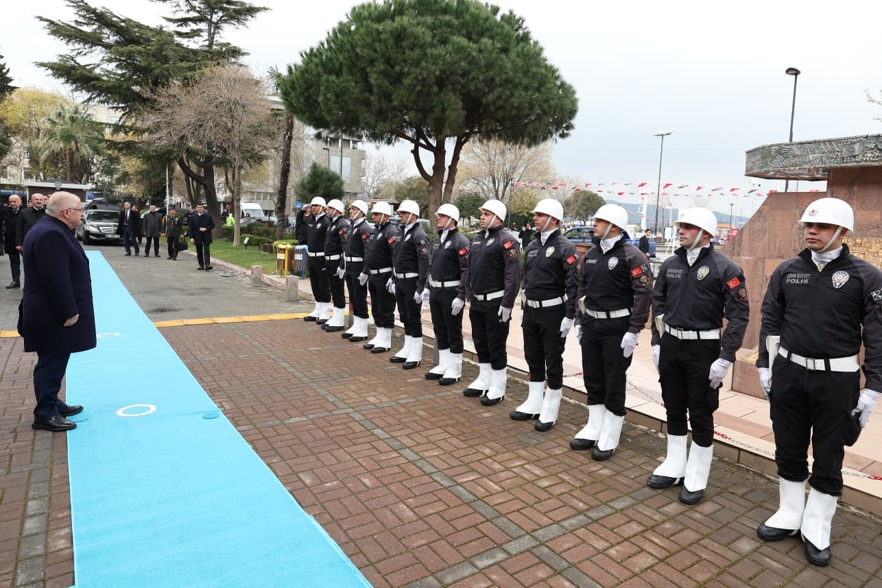 milli savunma bakani yasar guler canakkale valiligini ziyaret etti 1