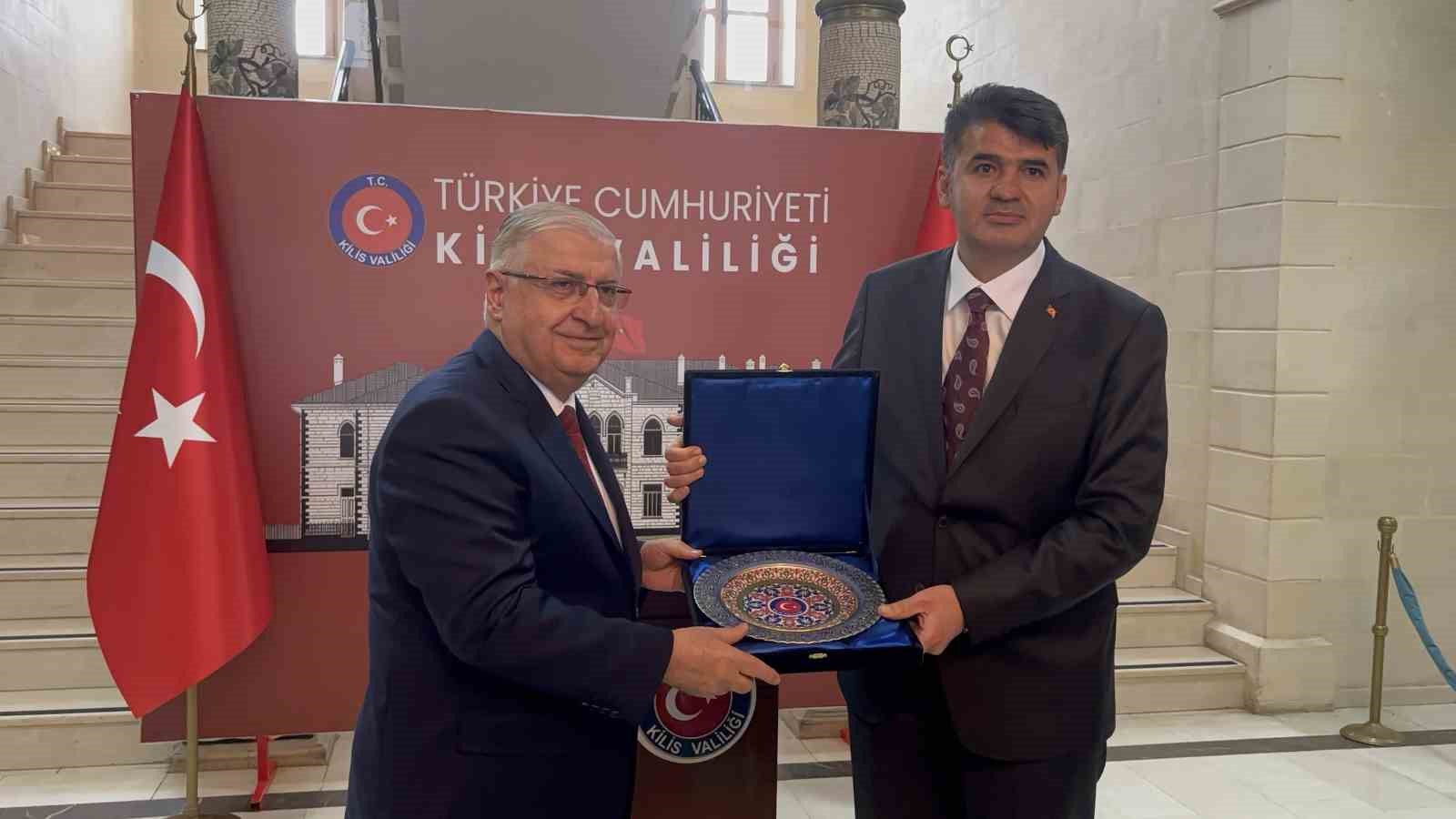 milli savunma bakani yasar guler sinirin sifir noktasinda 3
