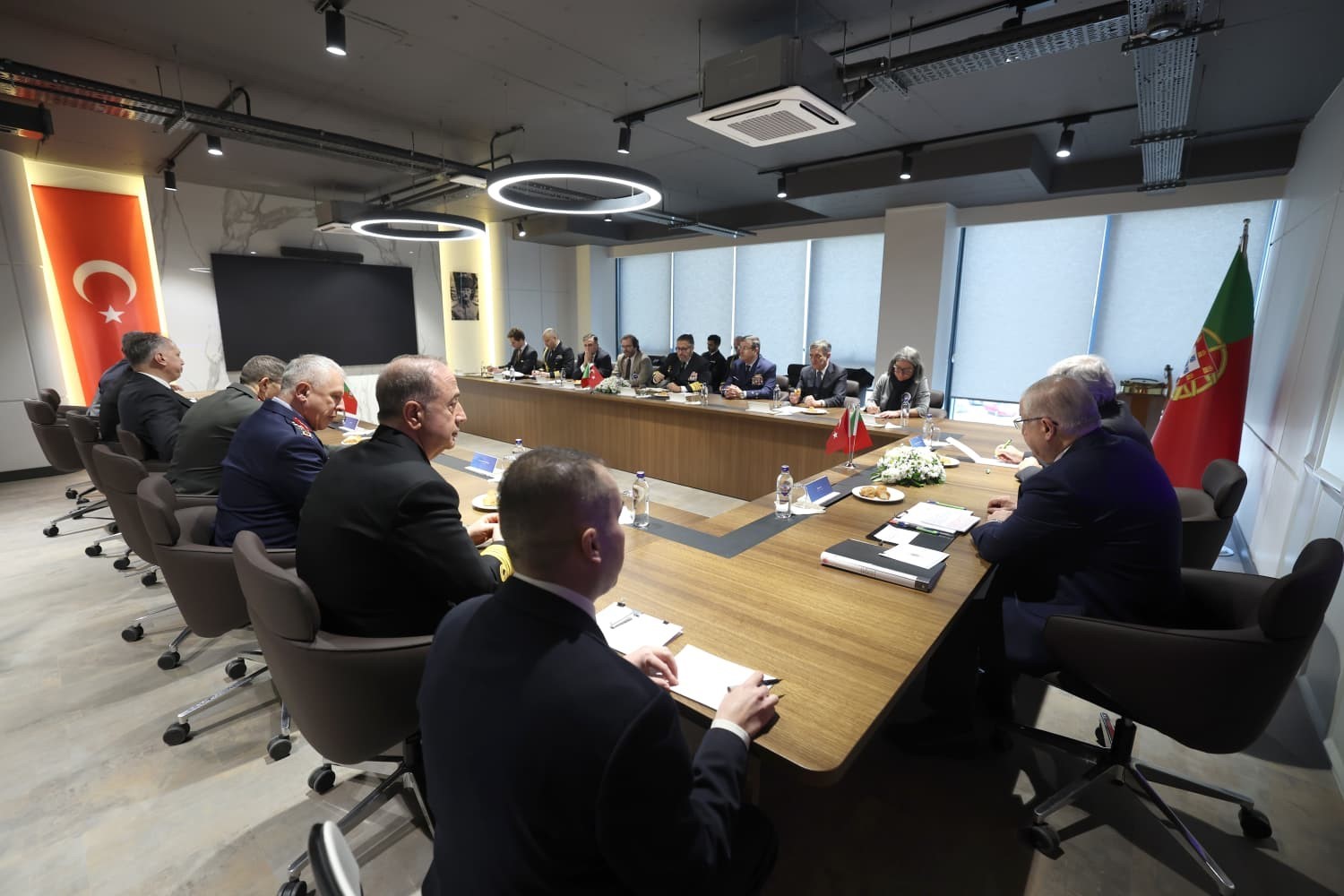 milli savunma bakani yasar guler ve portekiz savunma bakani toplanti gerceklestirdi 1 qnBJSIAO