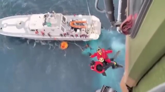 Milli Savunma Bakanlığı: "İzmir açıklarında 2 kazazede sağ kurtarıldı" 5 milli savunma bakanligi izmir aciklarinda 2 kazazede sag kurtarildi 1 ZLcQXQ4c