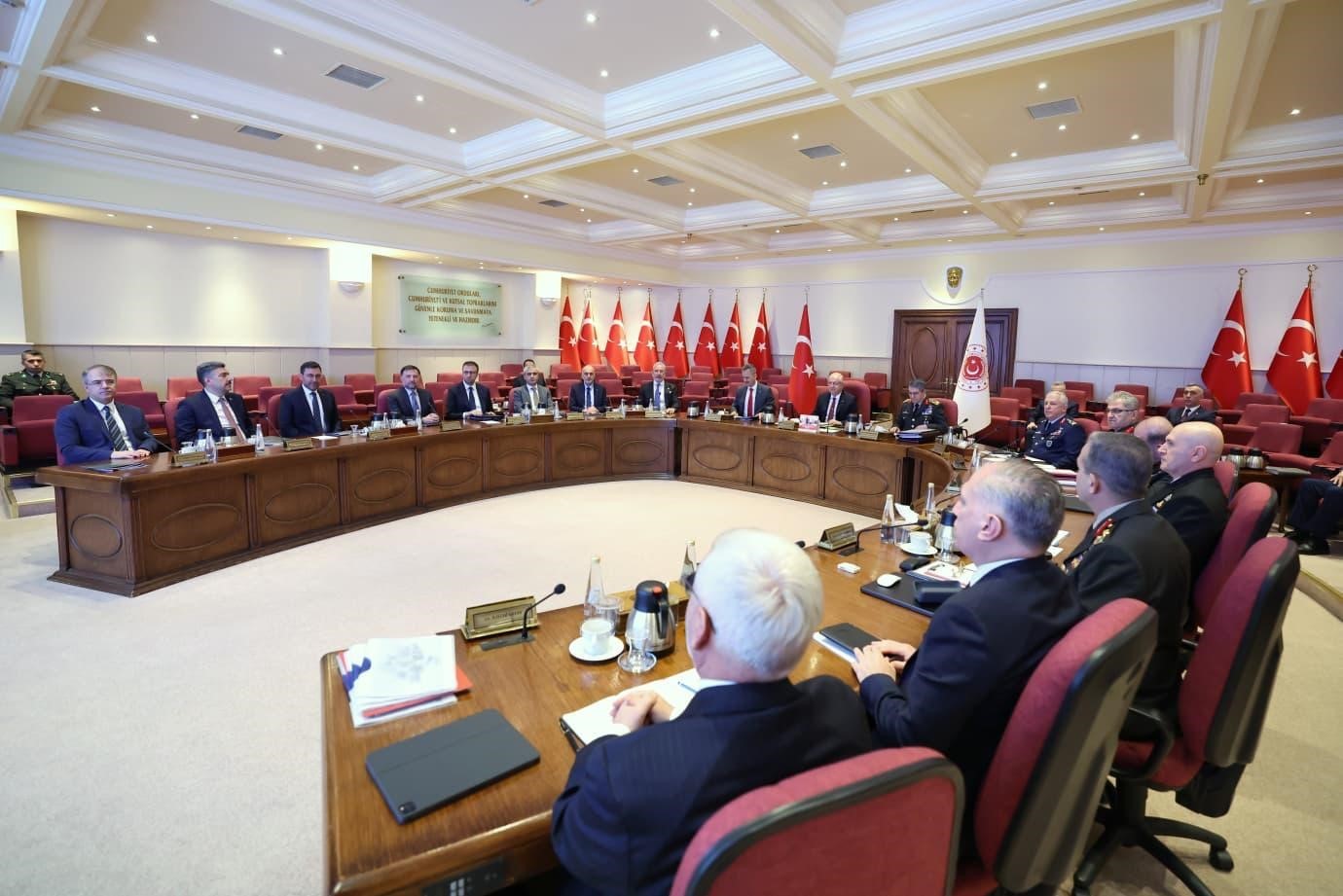 Milli Savunma Bakanlığında "Savunma Sanayii" toplantısı 4 milli savunma bakanliginda savunma sanayii toplantisi 0 Sd58PfFr