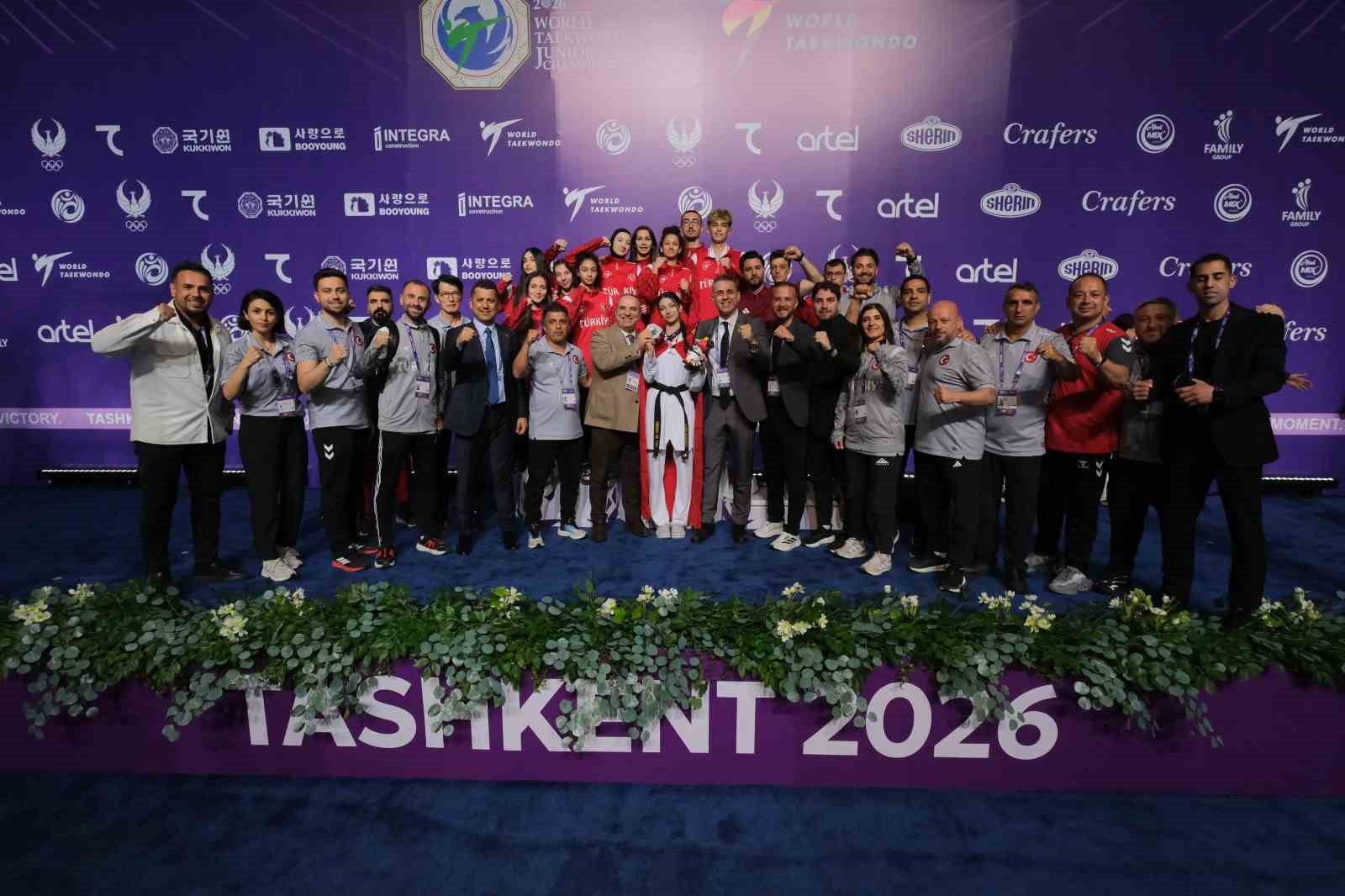 milli taekwondocu cansu seyhoglu dunya ikincisi 1