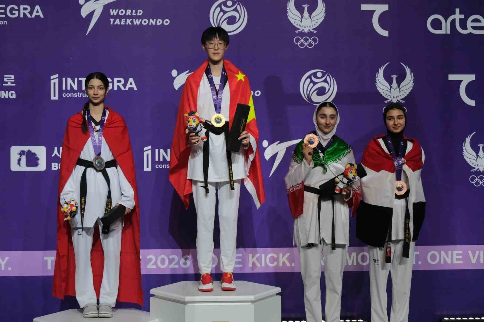 milli taekwondocu cansu seyhoglu dunya ikincisi 2 Qm52pQc1