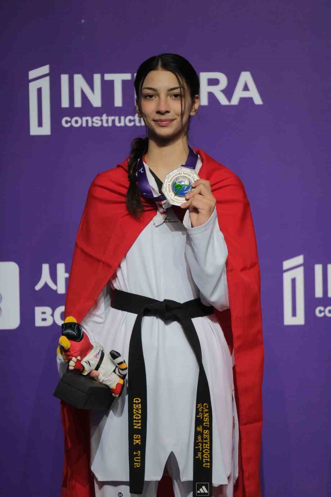 milli taekwondocu cansu seyhoglu dunya ikincisi 4 zVKXP6i2