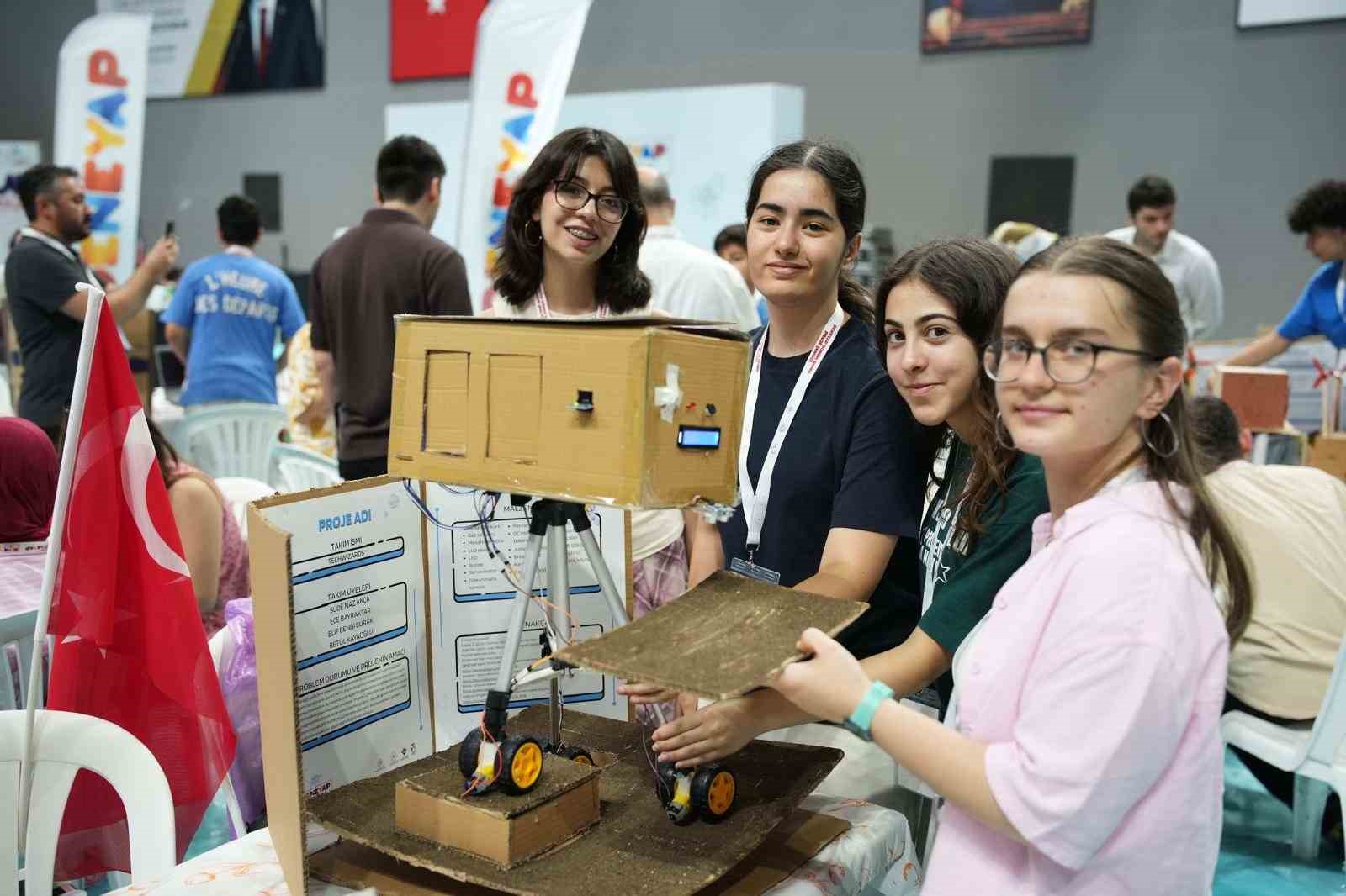 milli teknoloji hamlesinin genc temsilcileri uzay yasamini tasarliyor 0 SkUtzdJC