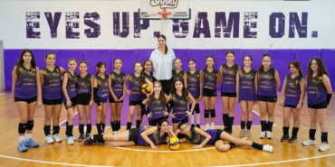 milli-voleybolcu-kubra-akmana-ogrencilerden-sevgi-seli-pSfXCZF4.jpg