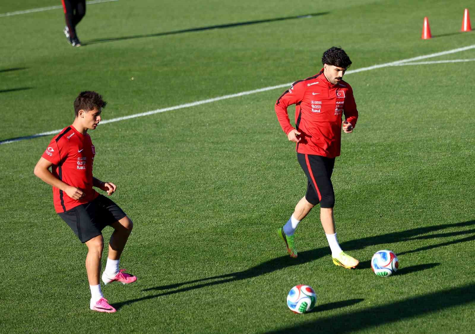 milliler antrenmanda basin mensuplariyla bayramlasti 1 D6LWs9si
