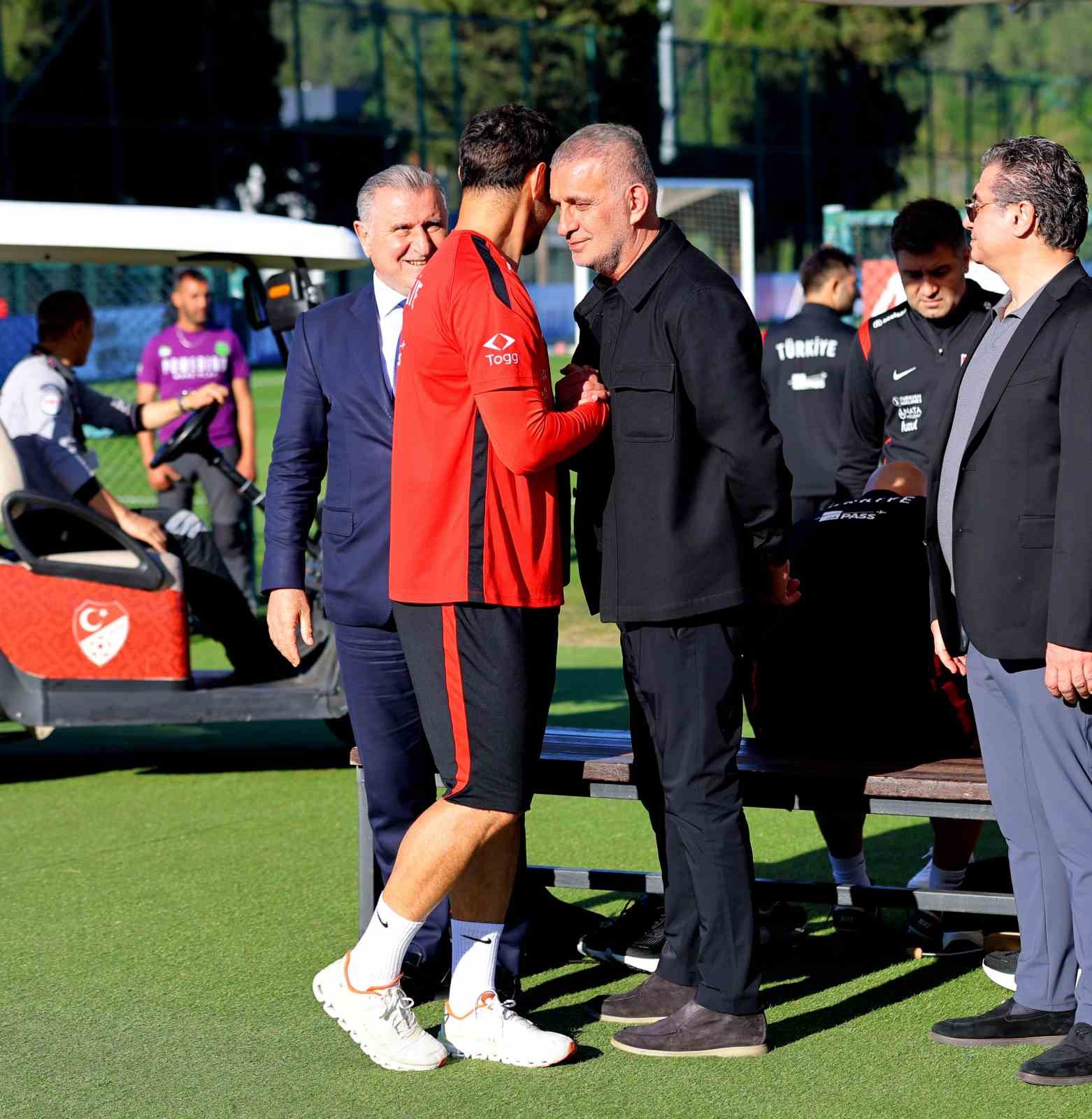 milliler antrenmanda basin mensuplariyla bayramlasti 23 j31AVhh3