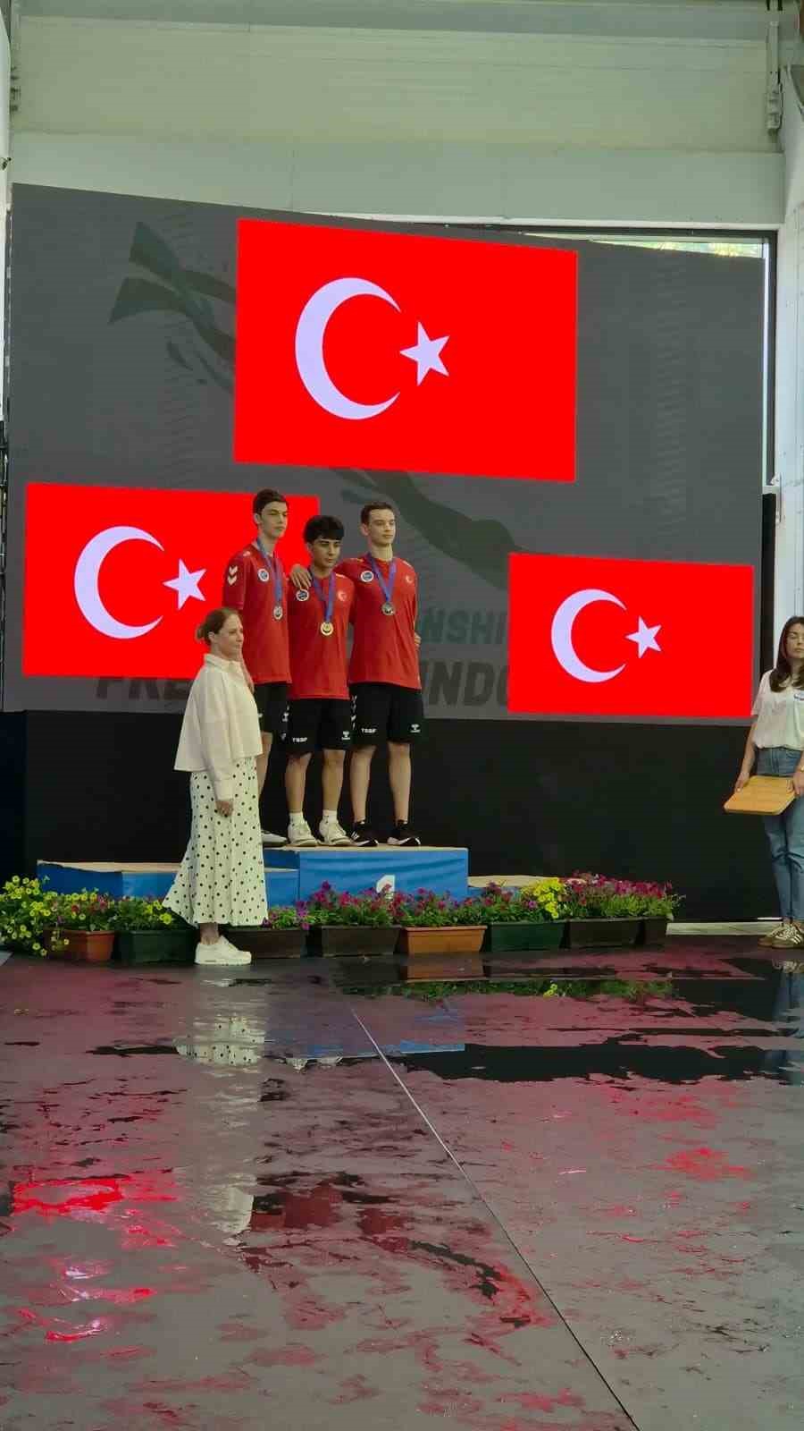 Millilerden 4 dünya şampiyonluğu, 4 gümüş ve 6 bronz madalya 8 millilerden 4 dunya sampiyonlugu 4 gumus ve 6 bronz madalya 4 2JBUkQuM