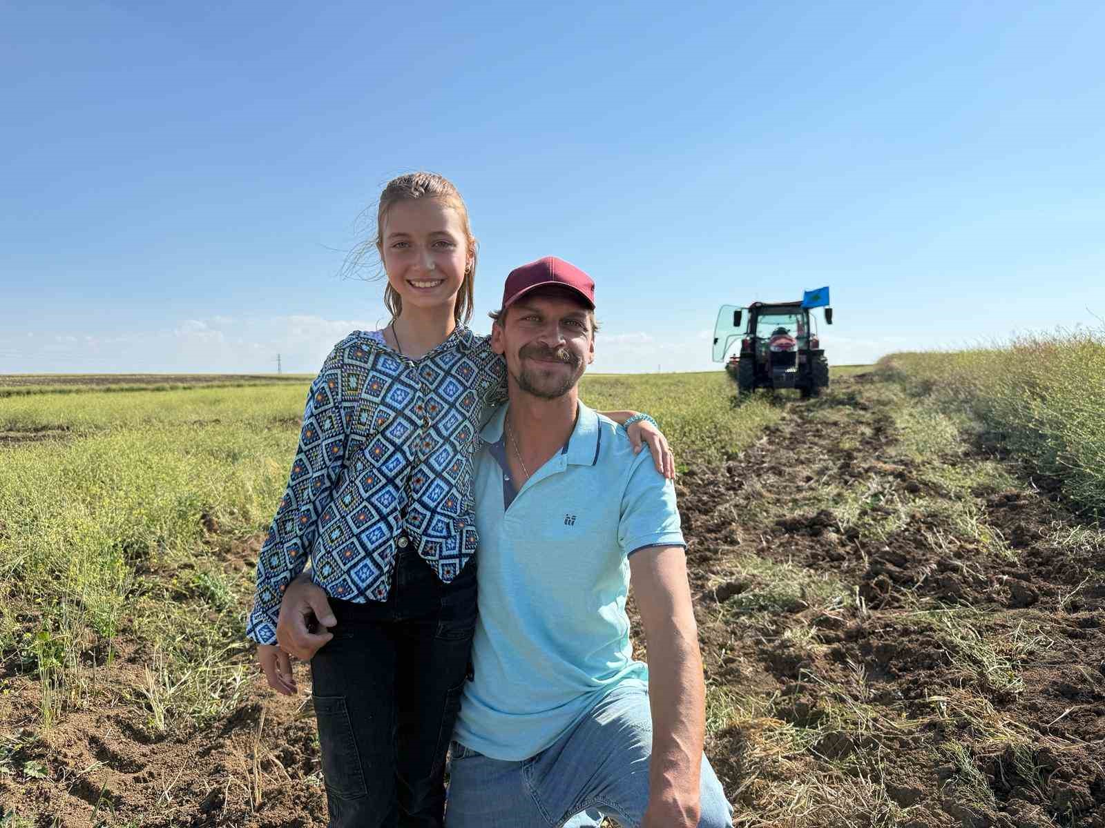 Millilere desteğini tarlasına dev ay-yıldız çizerek gösterdi 6 millilere destegini tarlasina dev ay yildiz cizerek gosterdi 2 q356jIWD