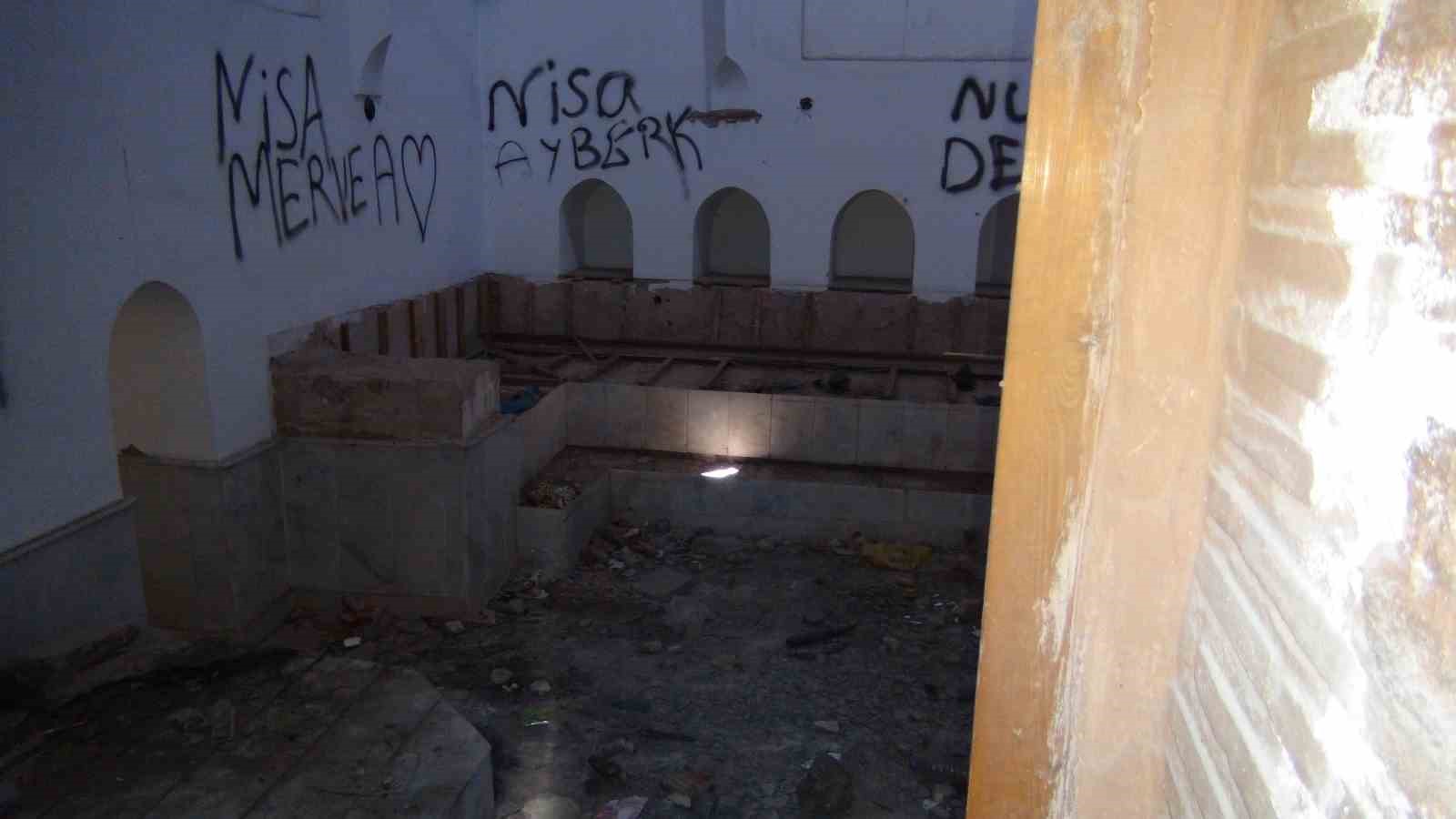 milyonlar harcandi tarihi hamam yeniden curumeye terk edildi 2 7G8wWev5