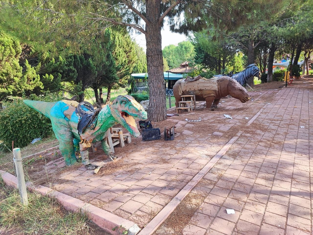 milyonlarca lira harcanan dinazor park curumeye terk edildi 7 BCCsSFMl
