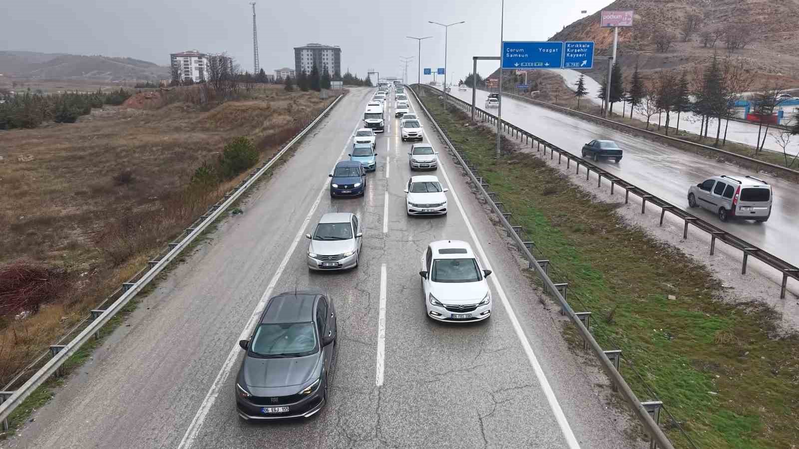Milyonlarca öğrenci pazartesi ders başı yapacak, tatilciler dönüşe geçti: 43 ilin geçiş noktasında yoğun trafik 8 milyonlarca ogrenci pazartesi ders basi yapacak tatilciler donuse gecti 43 ilin gecis noktasinda yogun qvBthFPc