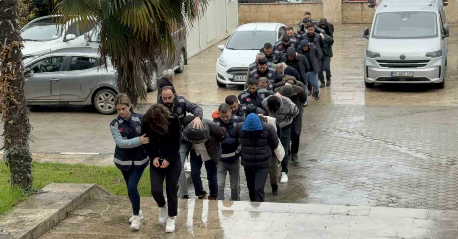 milyonluk arac vurgunu operasyonunda yakalanan 30 kisiden 13u adliyeye sevk edildi 0 iAlhQdtB