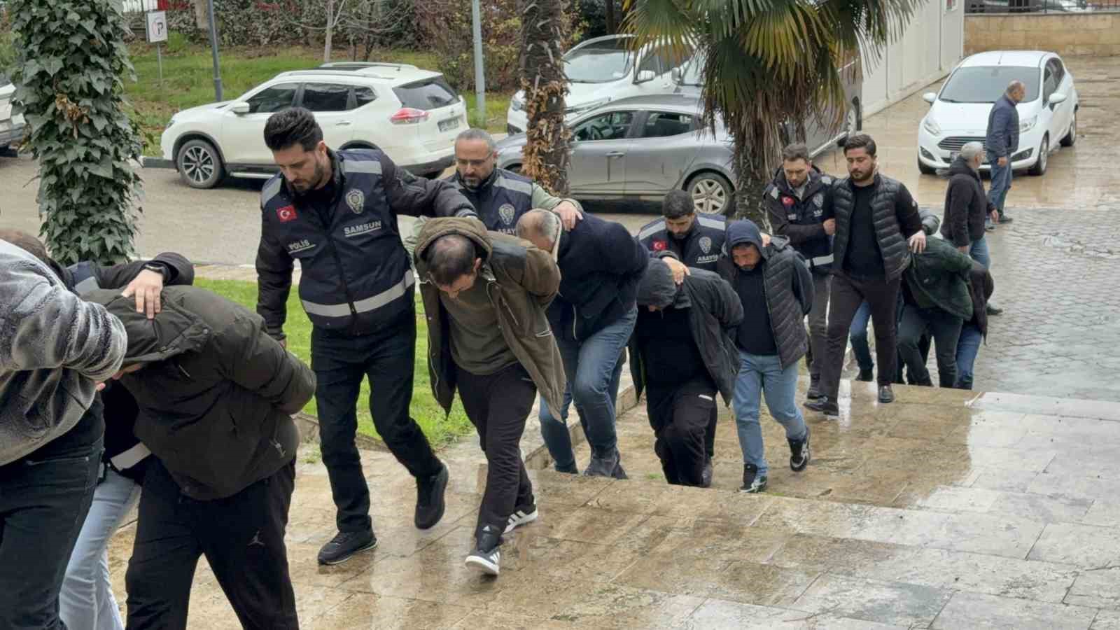 milyonluk arac vurgunu operasyonunda yakalanan 30 kisiden 13u adliyeye sevk edildi 4 Xr7MBZV8