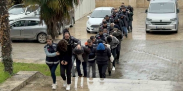 milyonluk-arac-vurgunu-operasyonunda-yakalanan-30-kisiden-13u-adliyeye-sevk-edildi-aE3lUOD3.jpg