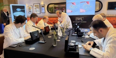 milyonluk-isvicre-saatlerini-parcalayip-topladilar-tCr2NgWv.jpg