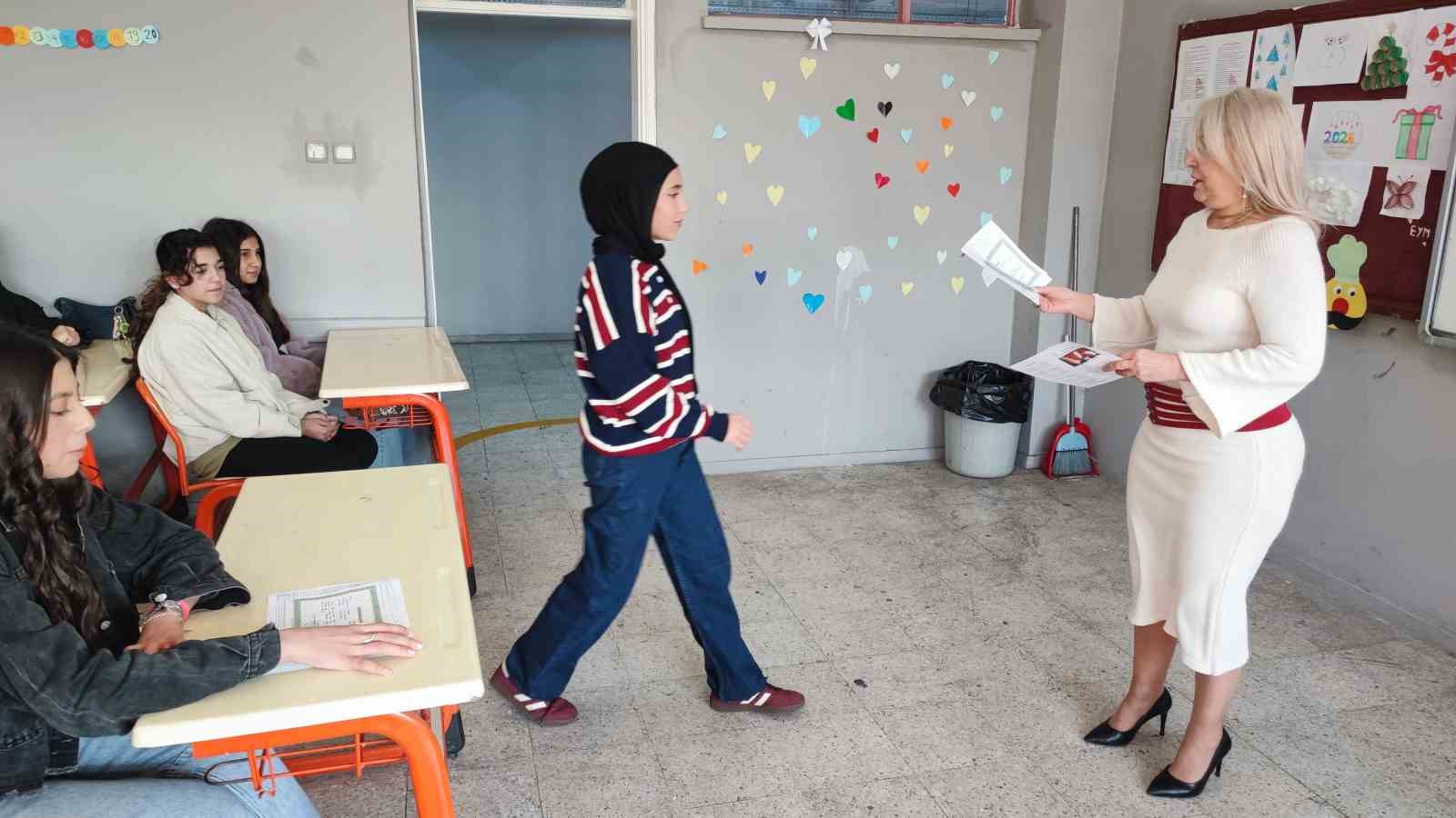 milyonluk mal varligini tskya bagislayan ogretmen psikoz cikmadi ogrencilerine kostu 3 PbjI2SX3