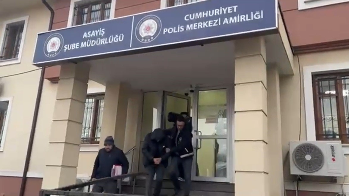 milyonluk vurgun yapan sahte savci ve polisi kameralar ele verdi 3 SfWFRAdD