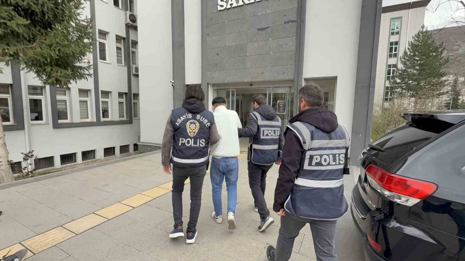milyonluk vurgun yapti sehir sehir kacarken yakayi ankarada ele verdi 0