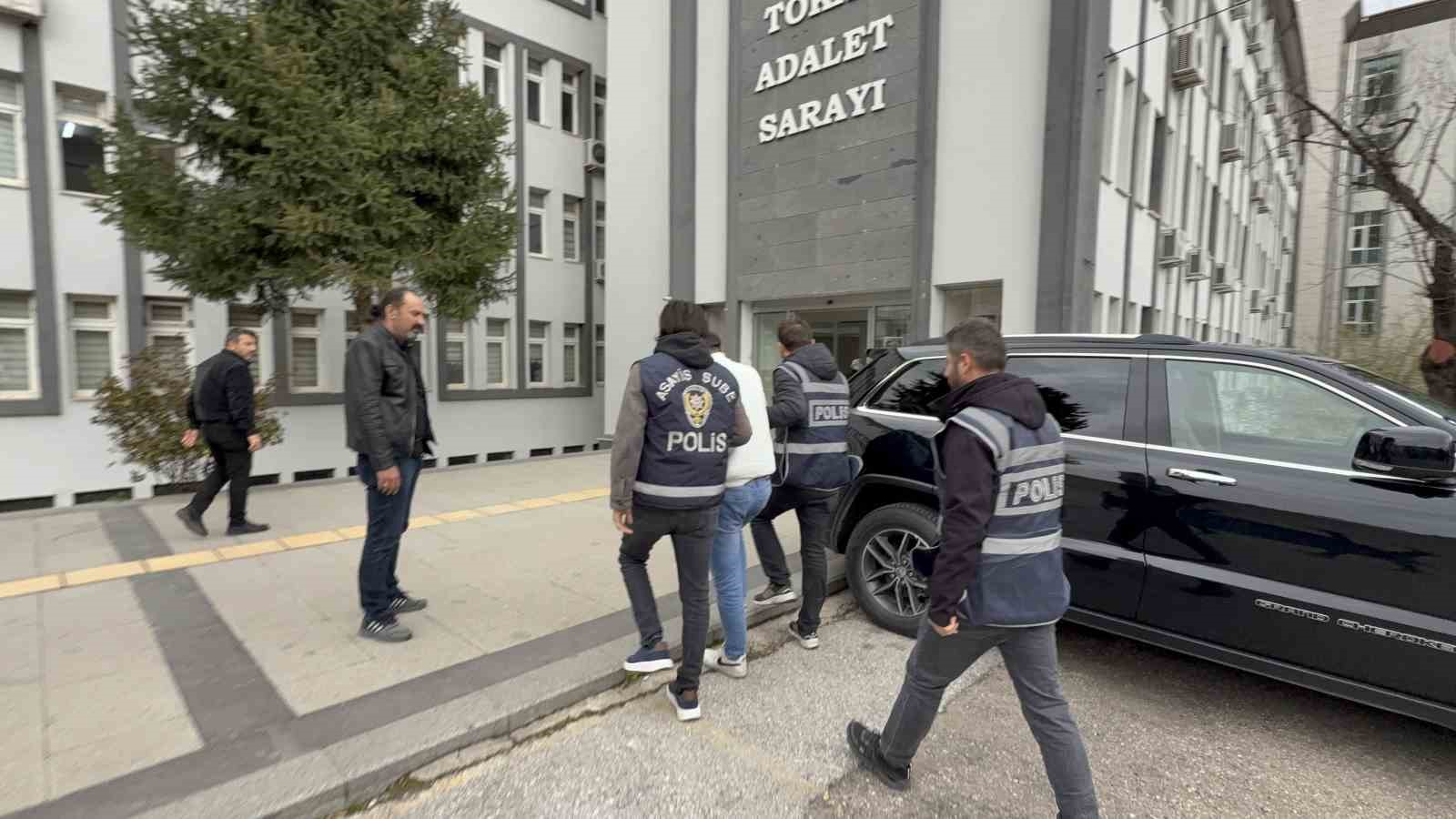 milyonluk vurgun yapti sehir sehir kacarken yakayi ankarada ele verdi 2 RSwX625i