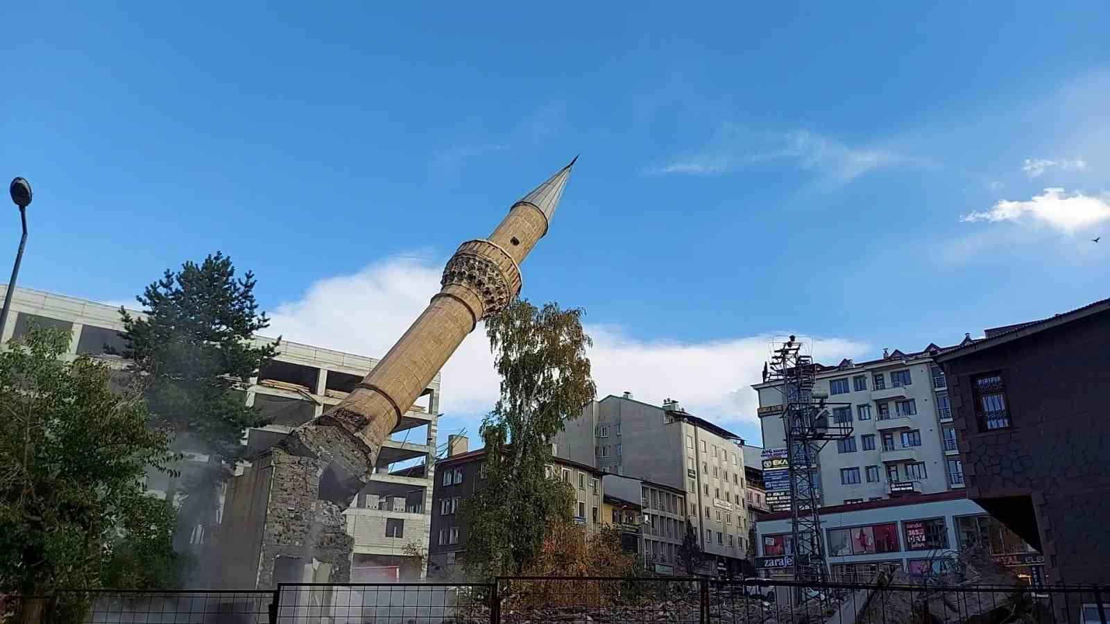 minare saniyeler icinde yerle bir oldu 0 zU4VBHir