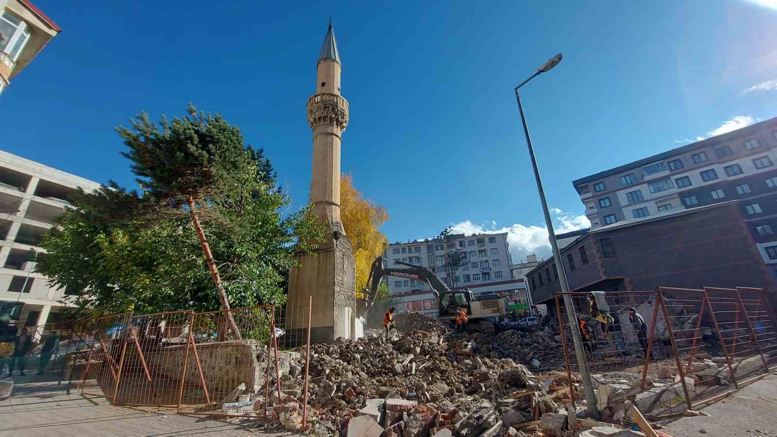 minare saniyeler icinde yerle bir oldu 3 6QIY7v5O