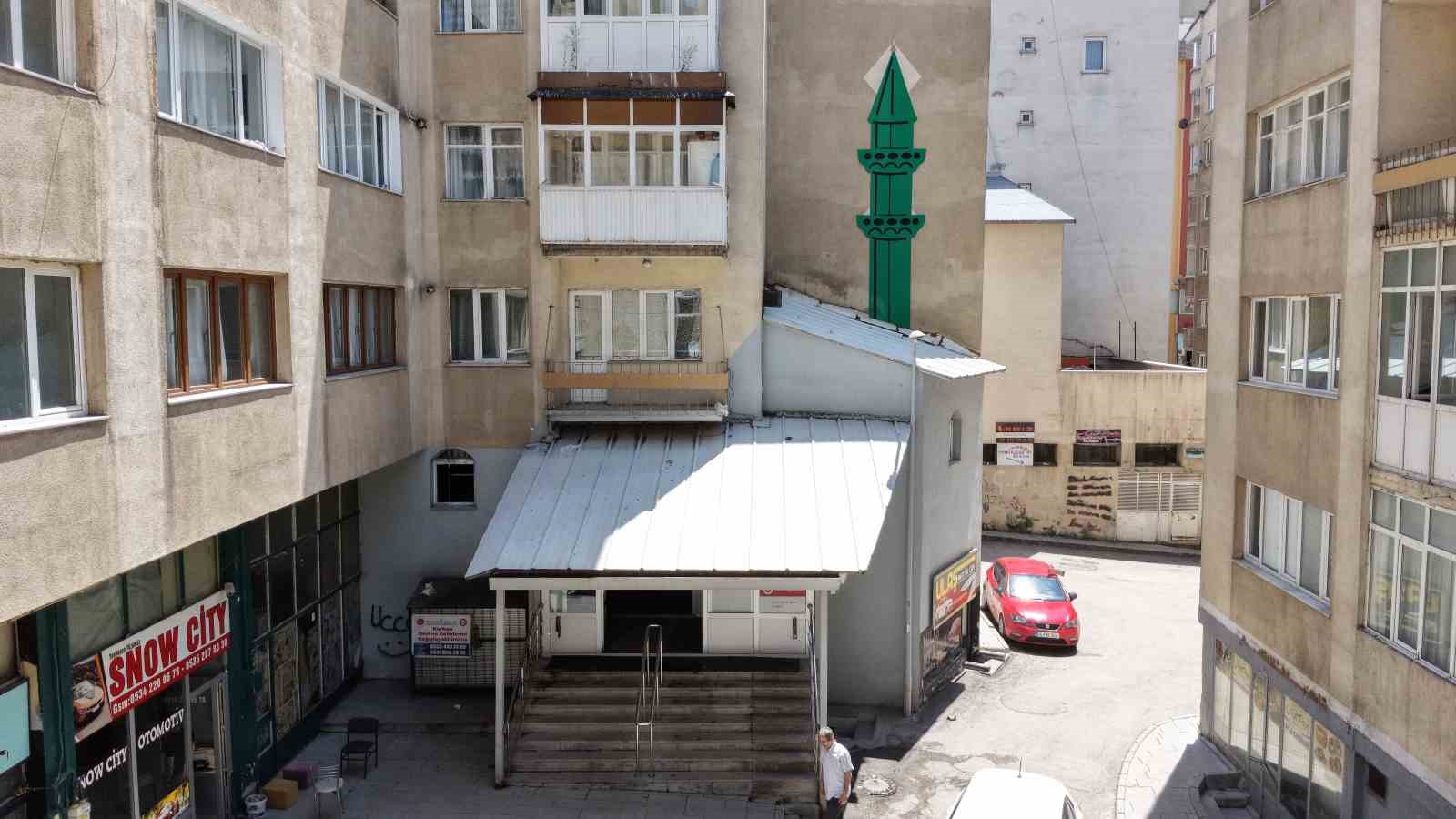 minareye yer bulamayinca duvara tasarladilar 2 NuUOtBlW