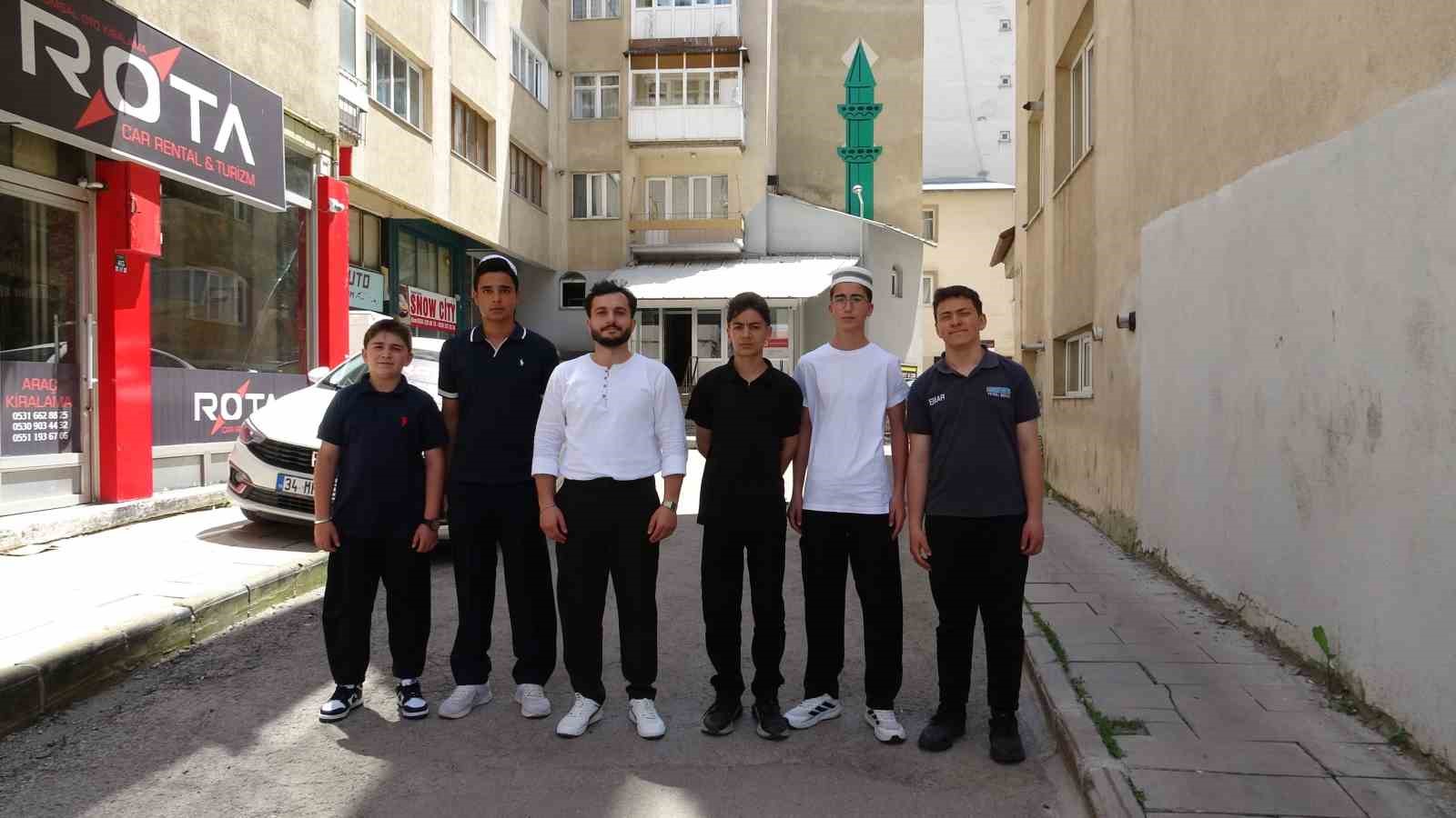 minareye yer bulamayinca duvara tasarladilar 5 sw6CElVE