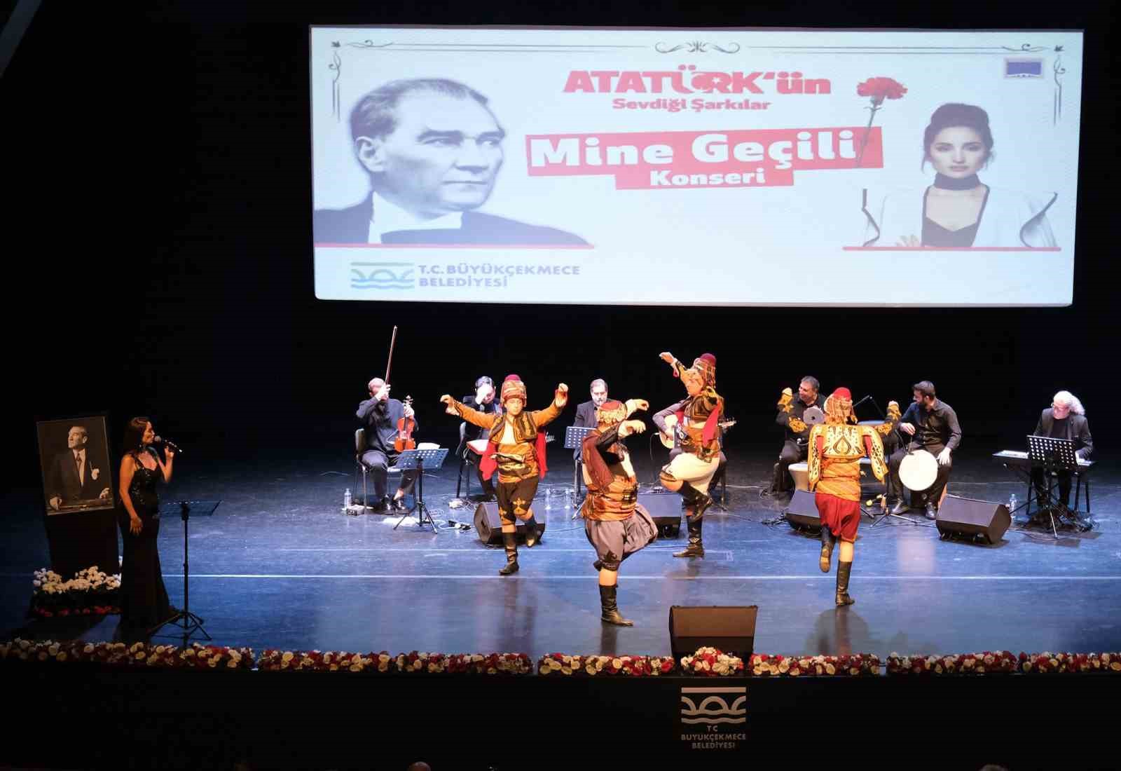 mine geciliden ataturkun sevdigi sarkilardan olusan konser 3