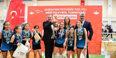 mini-voleybol-turnuvasinda-oduller-sahiplerini-buldu-UWUfpJBv.jpg