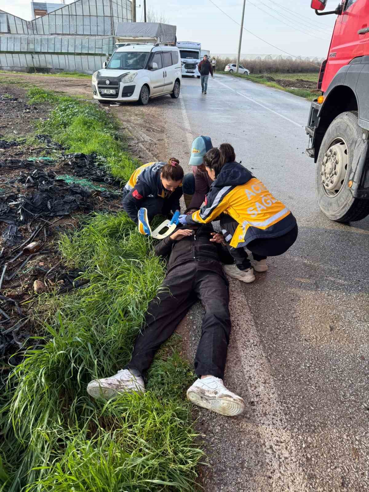 minibus elektrik diregine carpti 2 yolcu yaralandi 5 qcdADeXJ