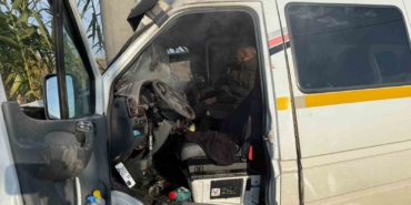 minibus-elektrik-diregine-carpti-2-yolcu-yaralandi-nS3rmnih.jpg