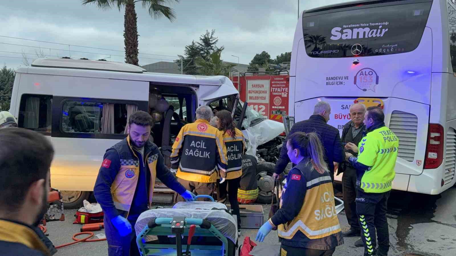 minibus hafif ticari arac ve otobuse carpti 7 yarali 1 k3PJU1jd