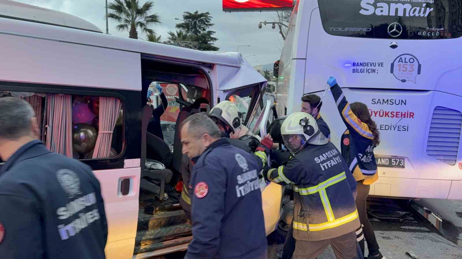 minibus hafif ticari arac ve otobuse carpti 7 yarali 4 Cu2frq9w