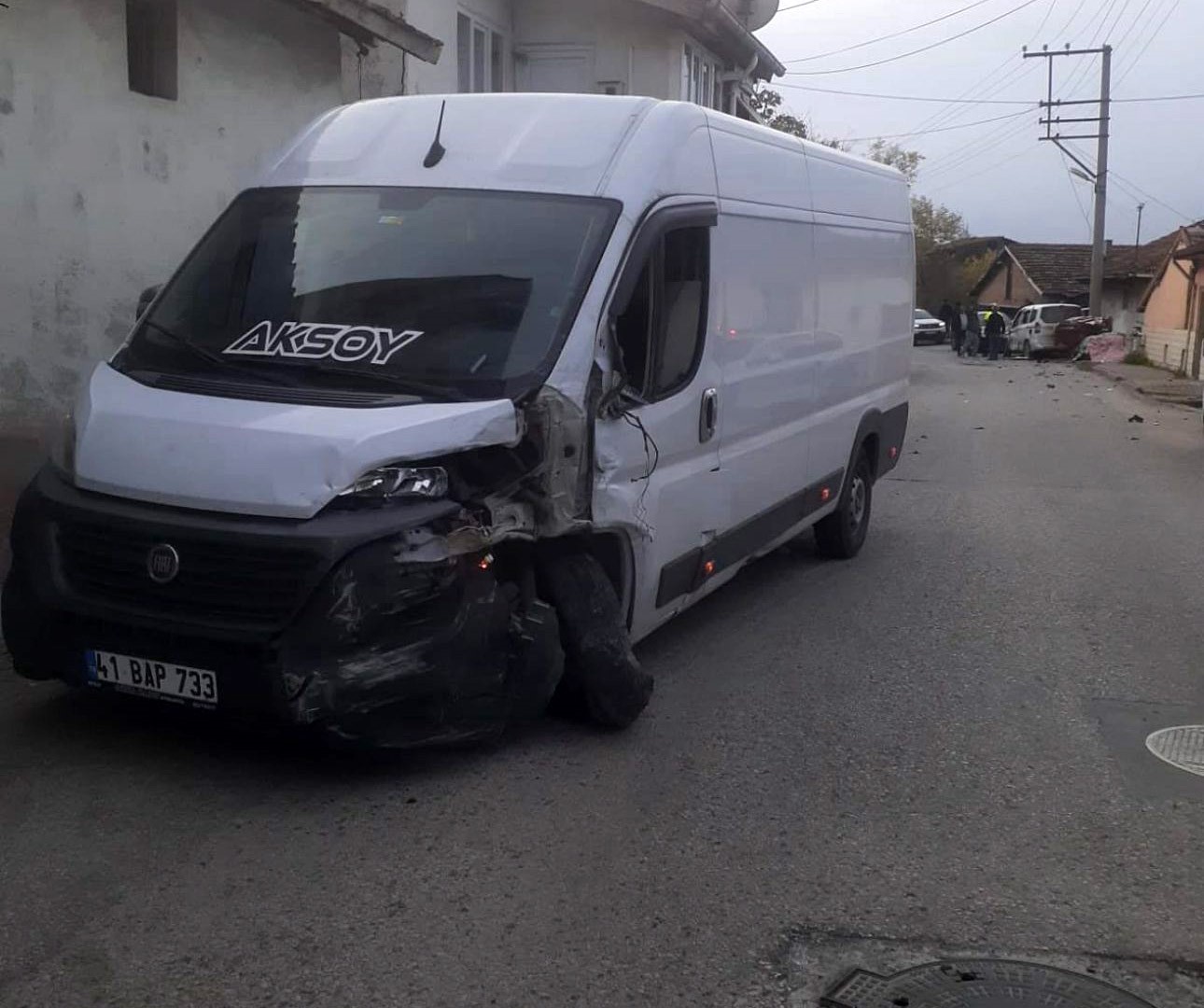 minibus ile hafif ticari arac carpisti 2 yarali 0 ipvd7Ef4