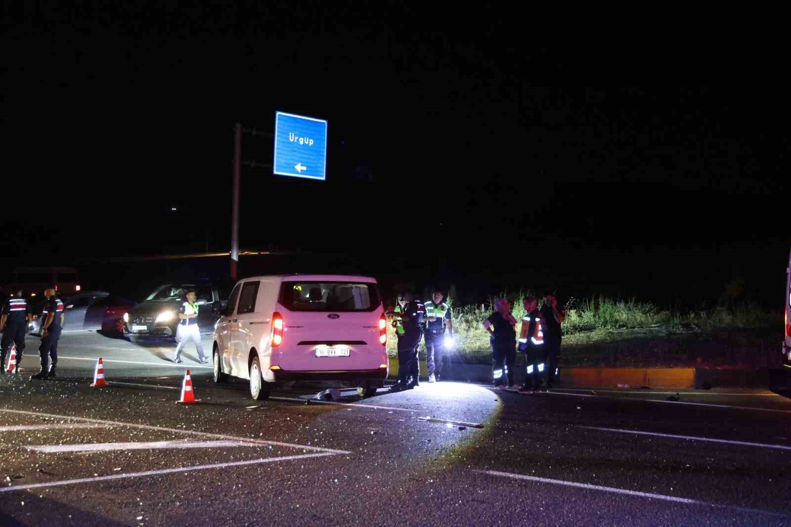 Minibüs ile hafif ticari araç çarpıştı: 5 yaralı 5 minibus ile hafif ticari arac carpisti 5 yarali 1 Y4XaCdvl