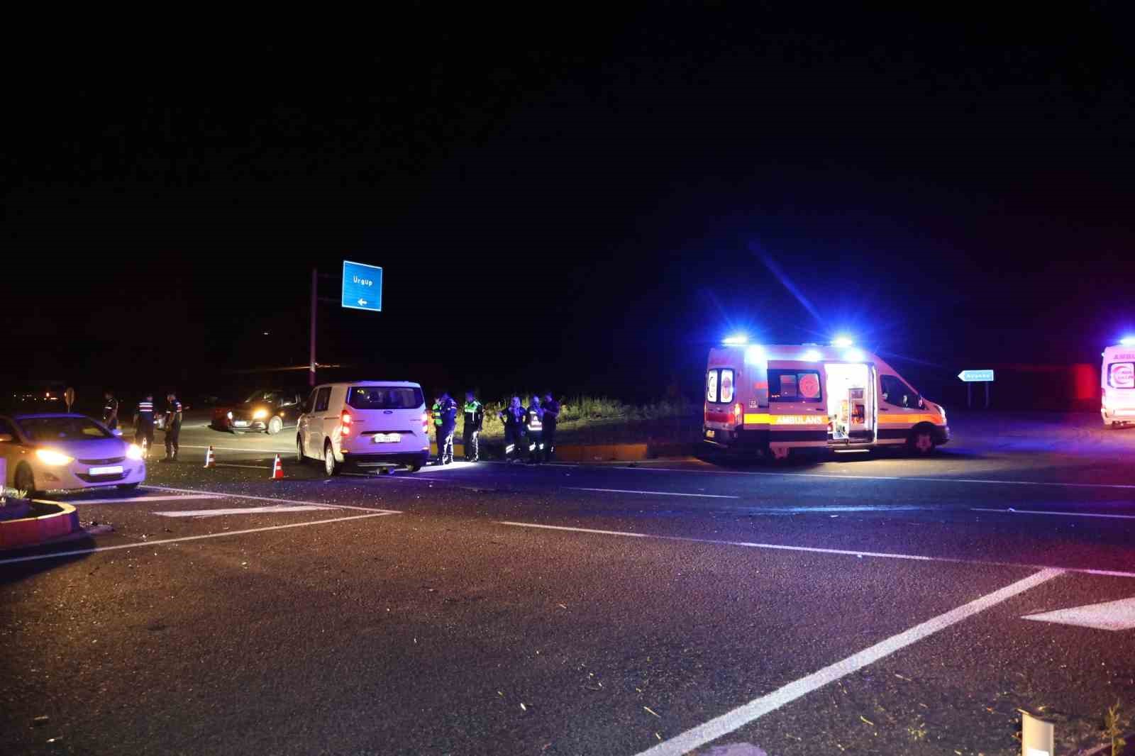 Minibüs ile hafif ticari araç çarpıştı: 5 yaralı 6 minibus ile hafif ticari arac carpisti 5 yarali 2 mJ5EBl7n